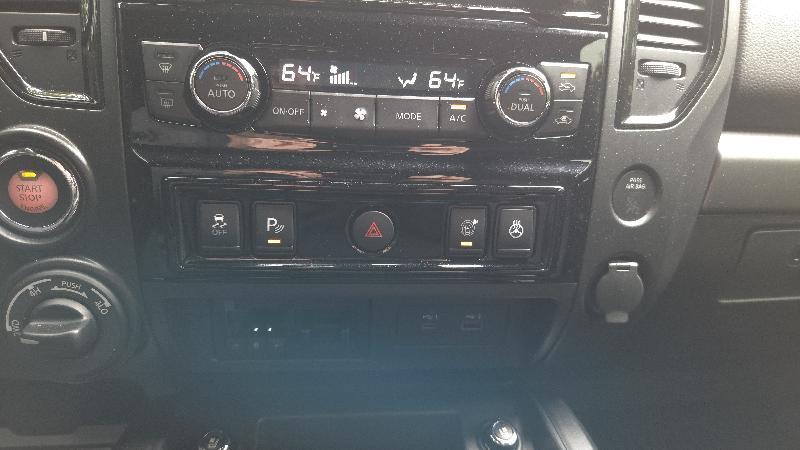 Nissan Titan 4WD Crew Cab SWB PRO-4X 2021