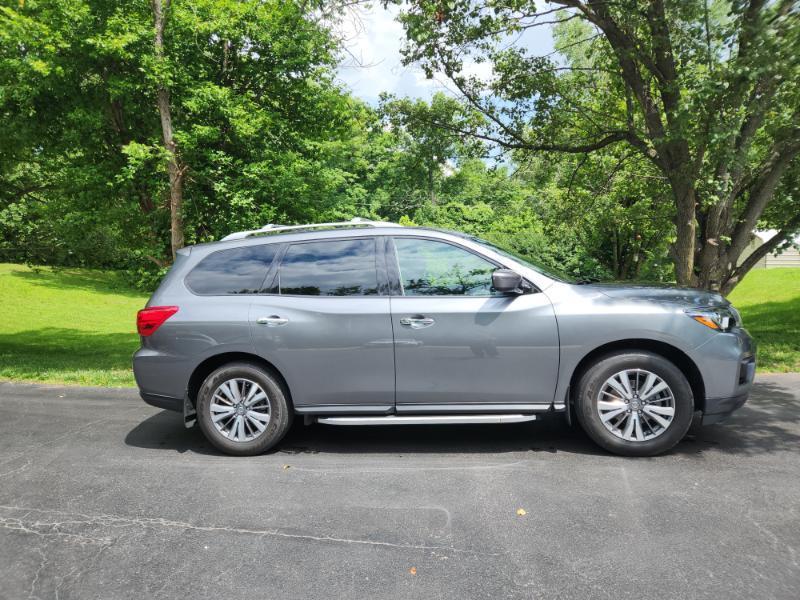 Nissan Pathfinder SV 4WD 2020
