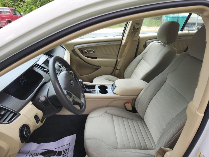 Ford Taurus SE FWD 2018