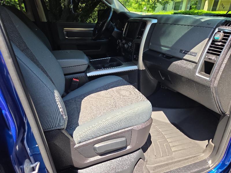 RAM 1500 Big Horn Quad Cab 4WD 2016