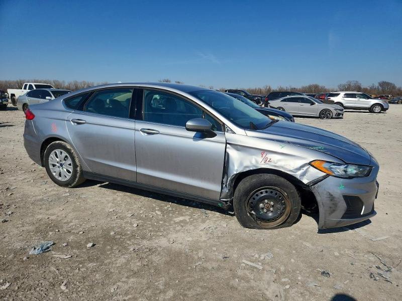 Ford Fusion S 2020