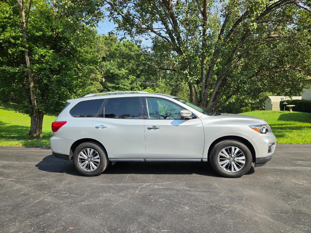 Nissan Pathfinder SL 4WD 2020