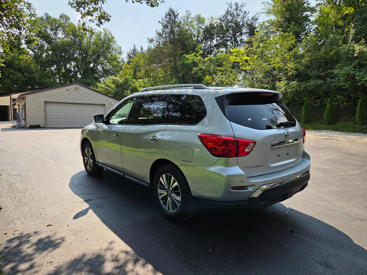 Nissan Pathfinder SL 4WD 2020