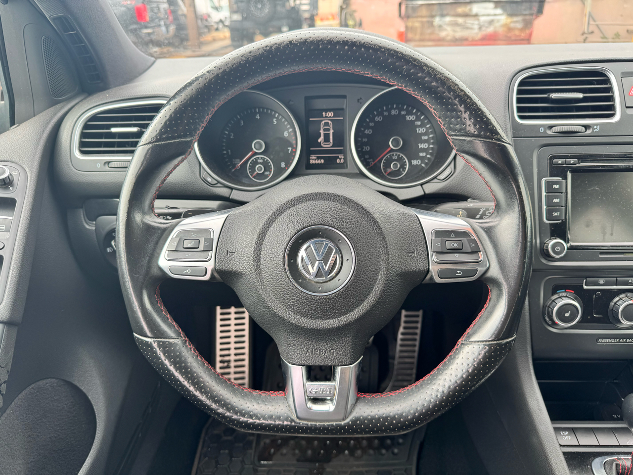 Volkswagen GTI 4dr HB DSG PZEV 2010
