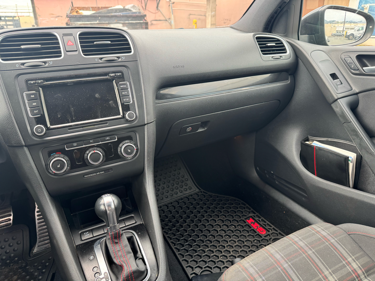 Volkswagen GTI 4dr HB DSG PZEV 2010