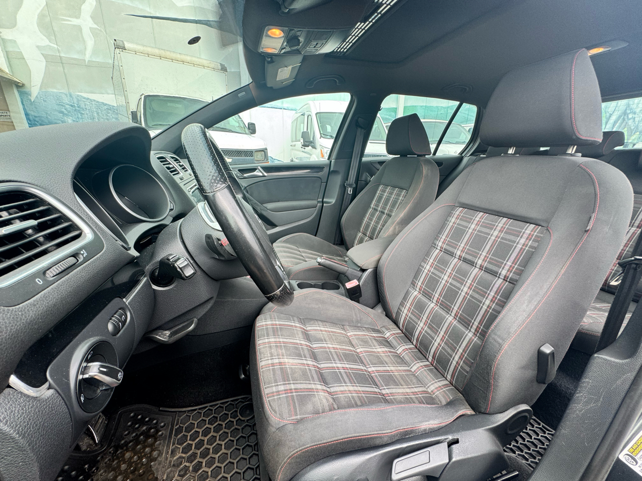 Volkswagen GTI 4dr HB DSG PZEV 2010