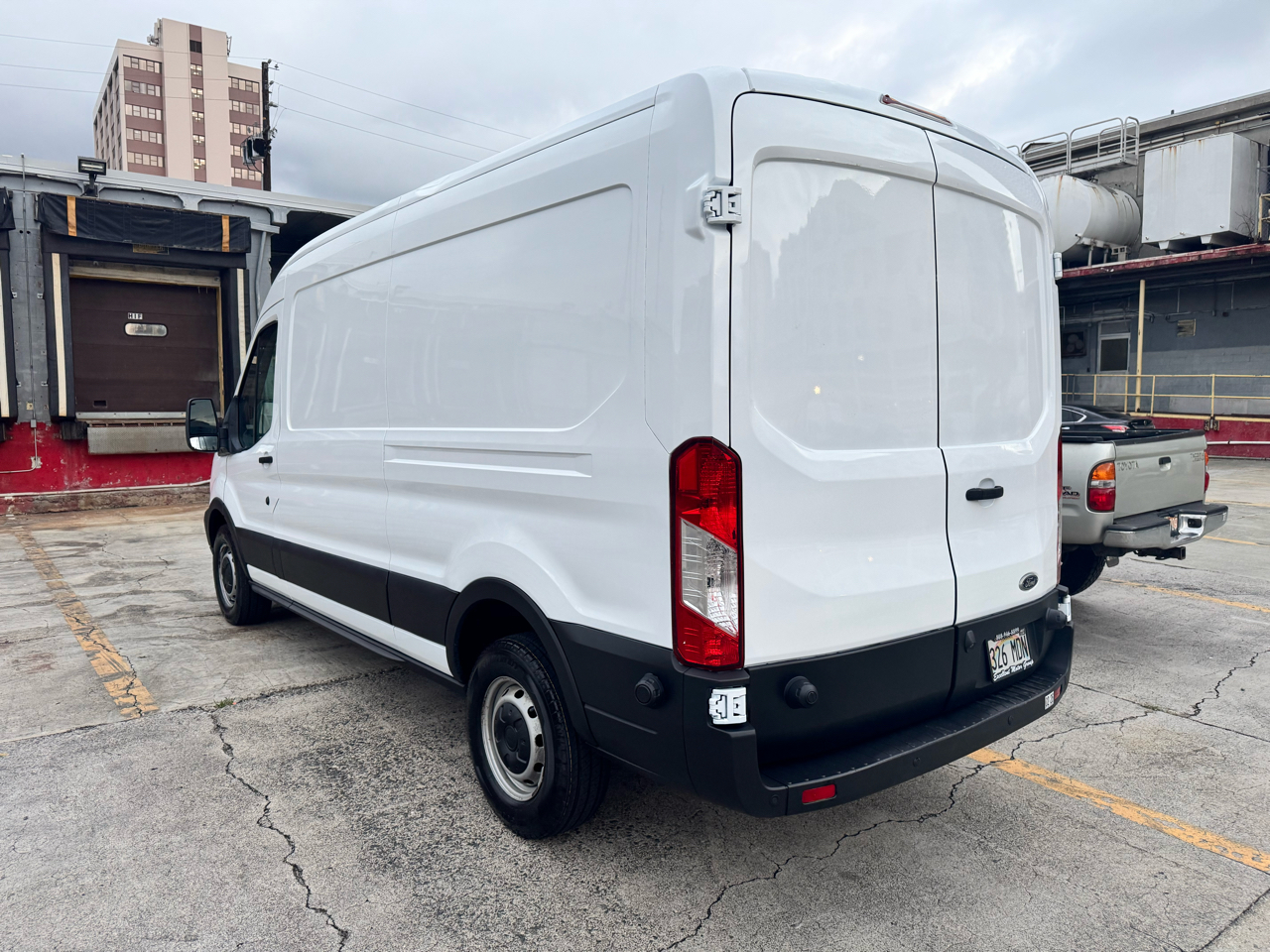 Ford Transit Van T-250 148" Med Rf 9000 GVWR Sliding RH Dr 2017