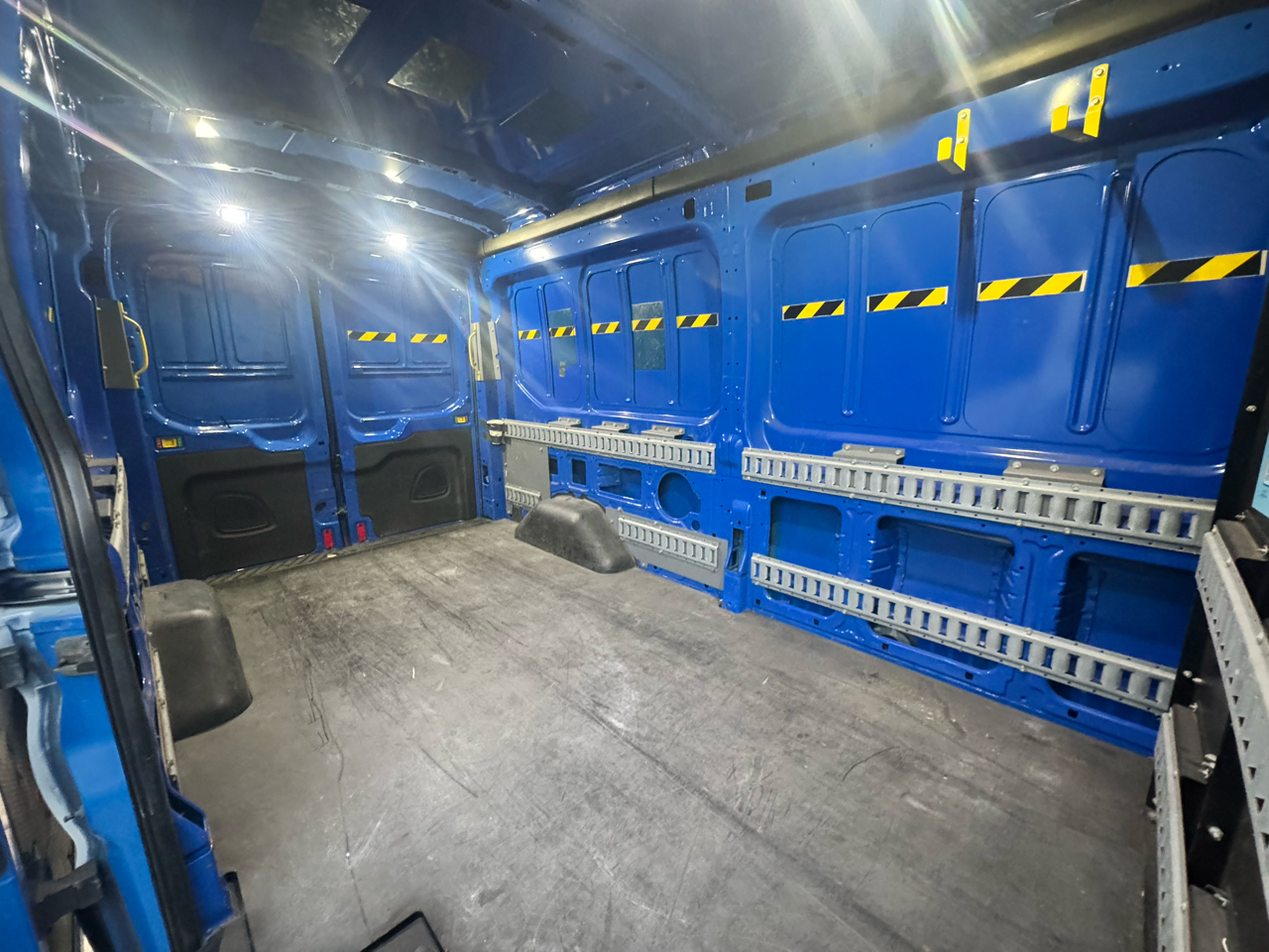 Ford Transit Van T-250 148" Med Rf 9000 GVWR Sliding RH Dr 2017