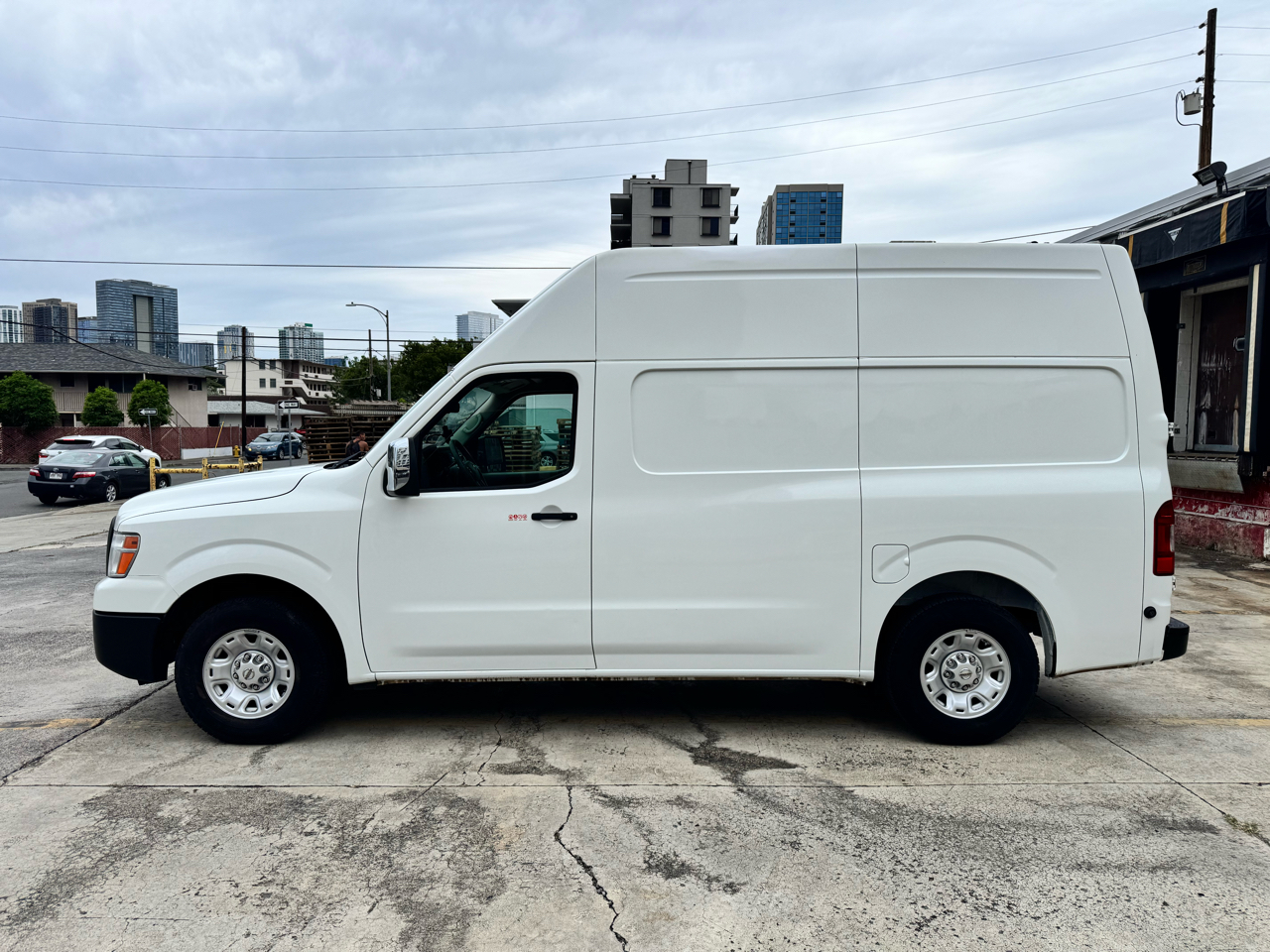 Nissan NV Cargo NV3500 HD High Roof V8 SV 2017