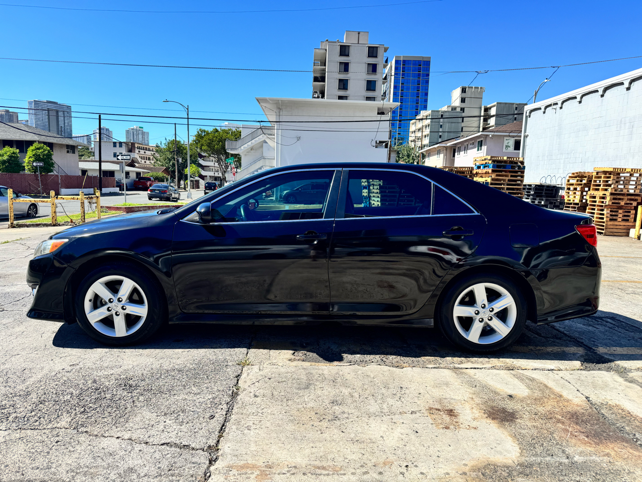 Toyota Camry 4dr Sdn I4 Auto XLE (Natl) 2013