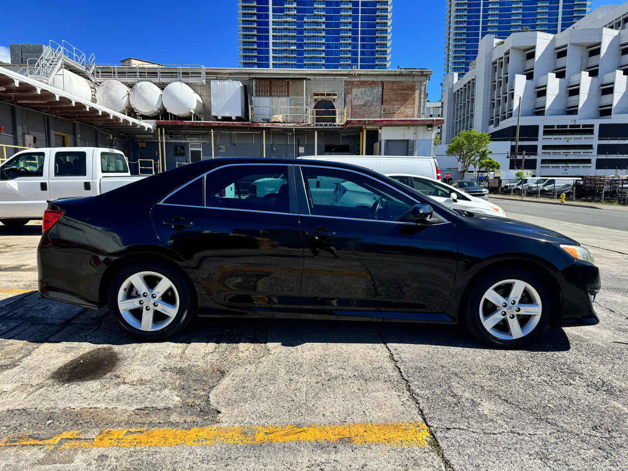 Toyota Camry 4dr Sdn I4 Auto XLE (Natl) 2013