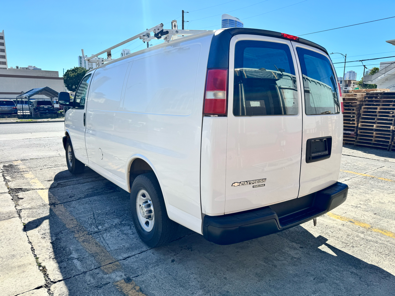 Chevrolet Express Cargo Van RWD 2500 135" 2012