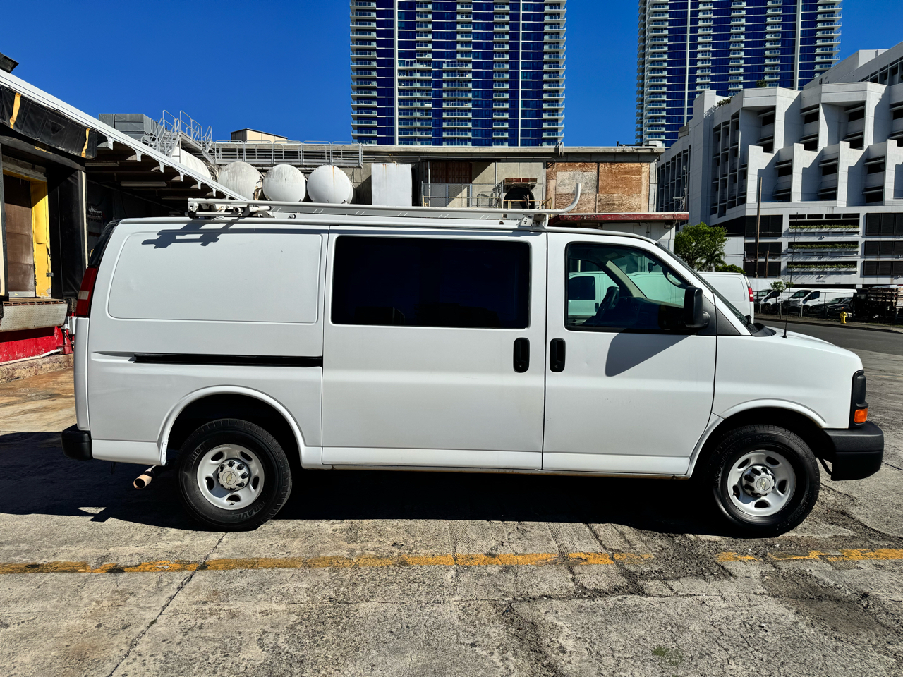 Chevrolet Express Cargo Van RWD 2500 135" 2012