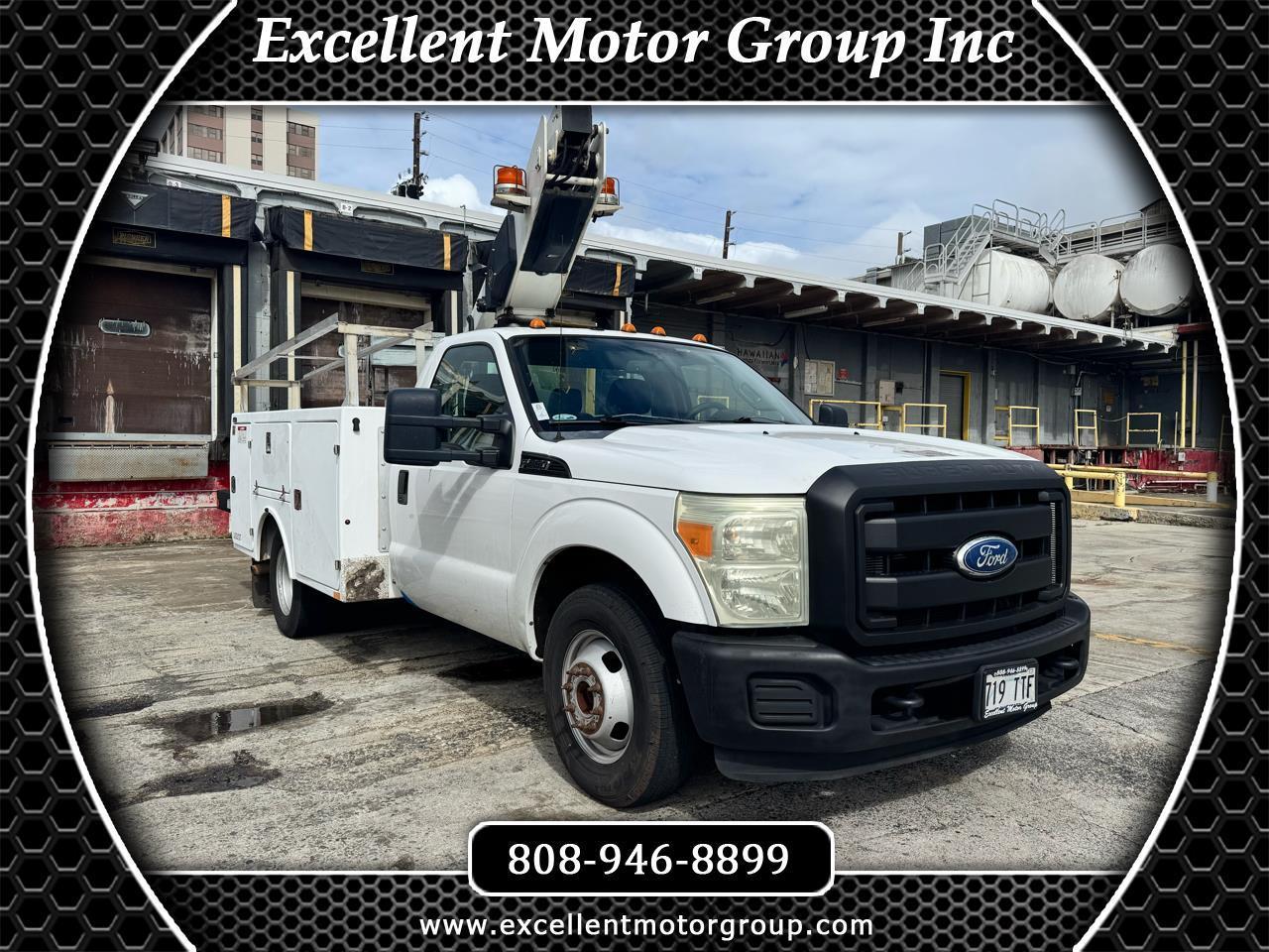 Ford Super Duty F-350 DRW 2WD Reg Cab 141" WB 60" CA XLT 2011