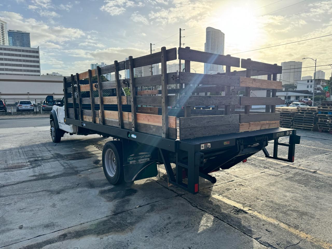 Ford Super Duty F-550 DRW XLT 4WD Reg Cab 145" WB 60" CA 2017