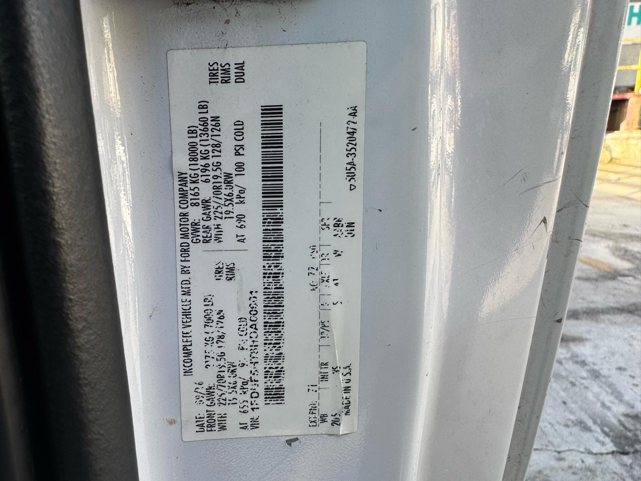 Ford Super Duty F-550 DRW XLT 4WD Reg Cab 145" WB 60" CA 2017