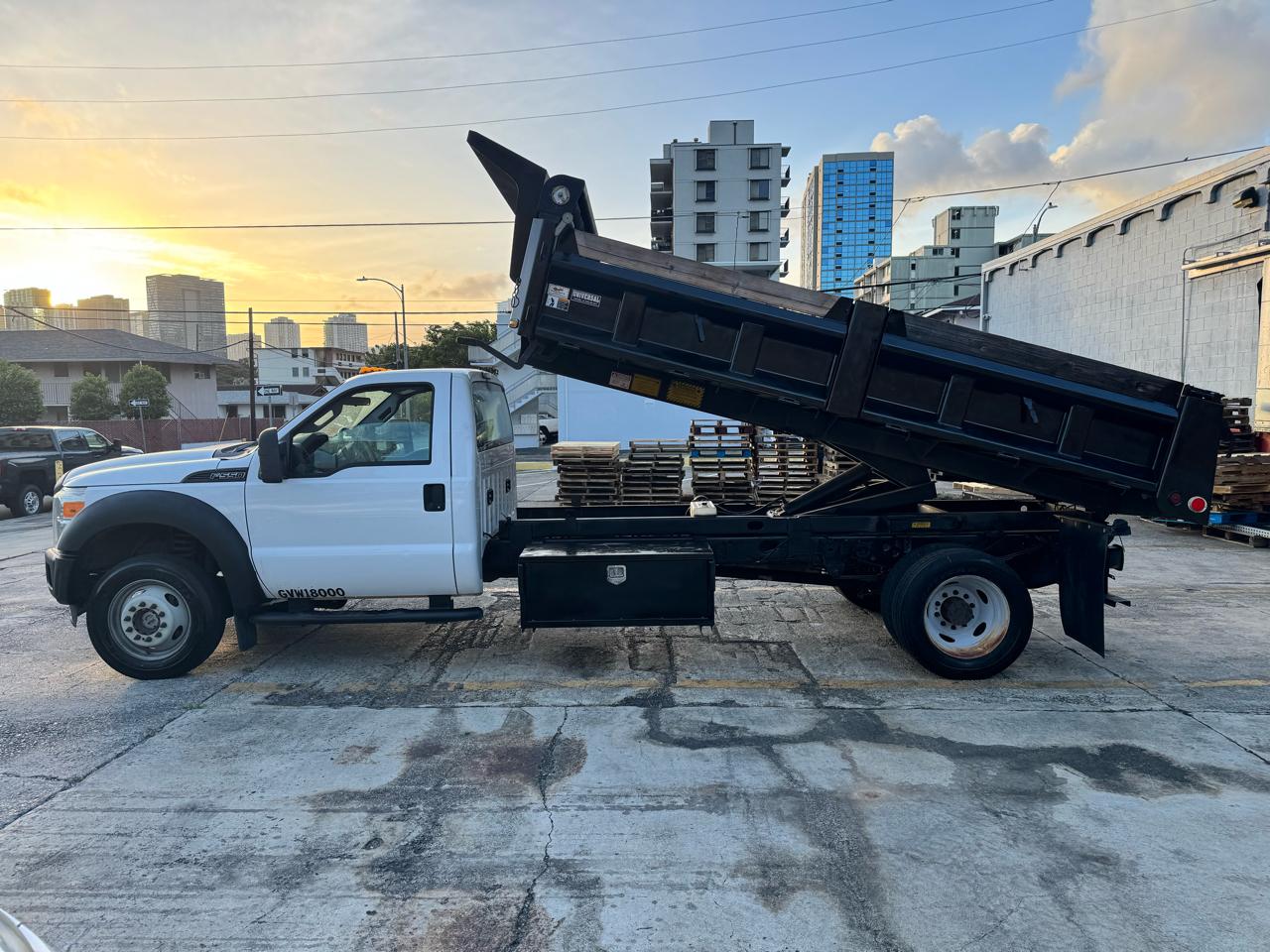 Ford Super Duty F-550 DRW 4WD Reg Cab 141" WB 60" CA XLT 2012