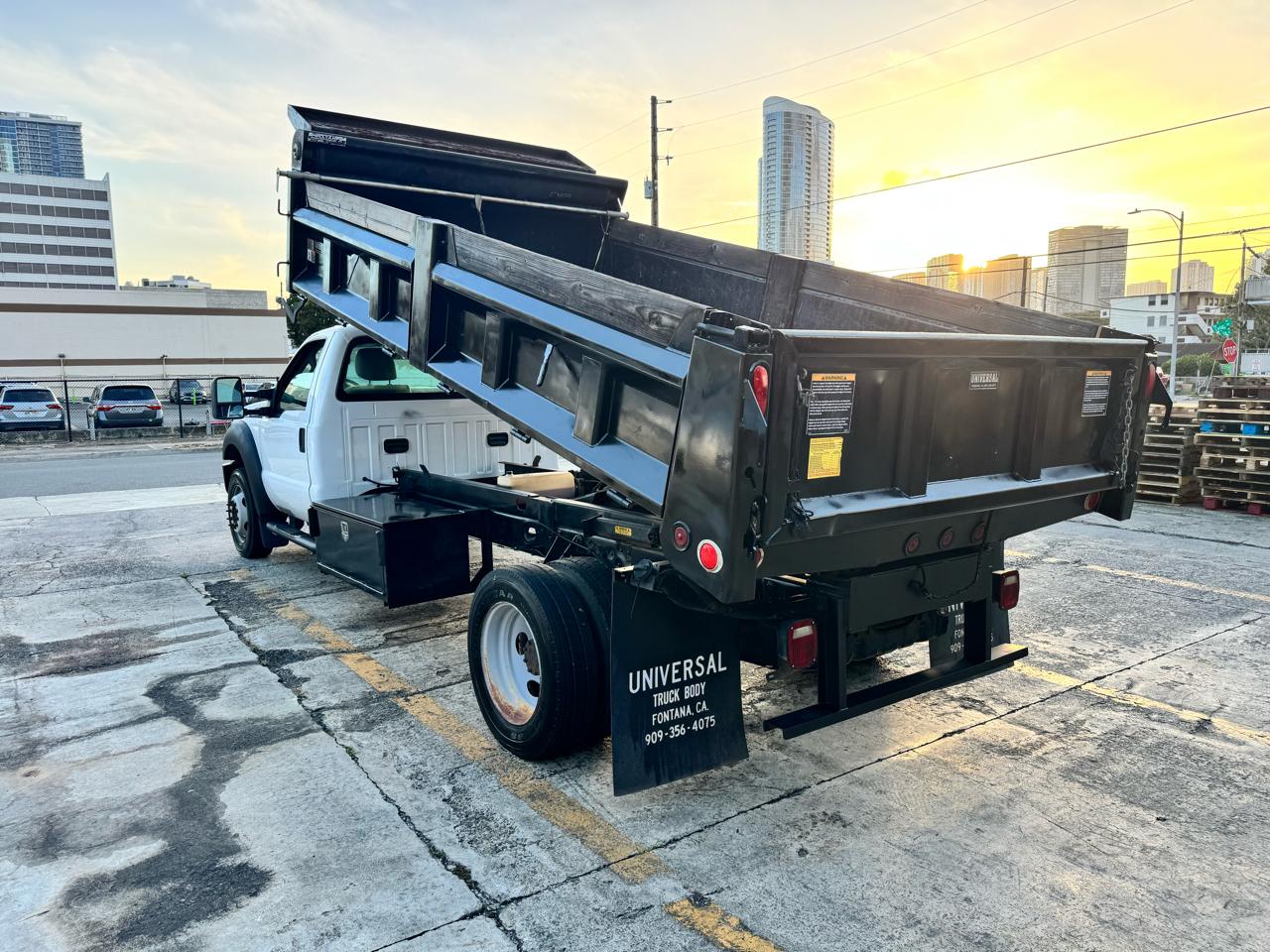 Ford Super Duty F-550 DRW 4WD Reg Cab 141" WB 60" CA XLT 2012