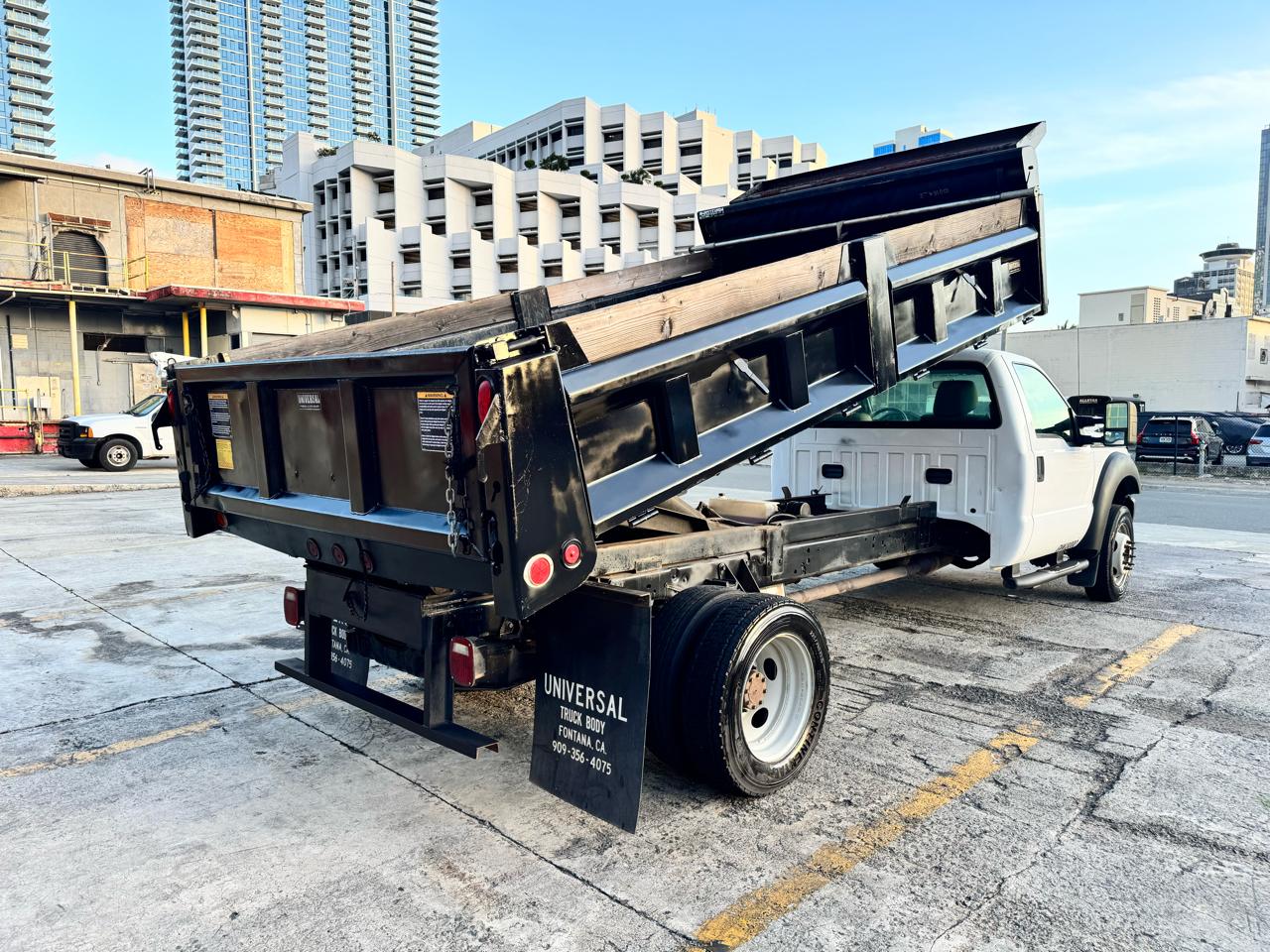 Ford Super Duty F-550 DRW 4WD Reg Cab 141" WB 60" CA XLT 2012