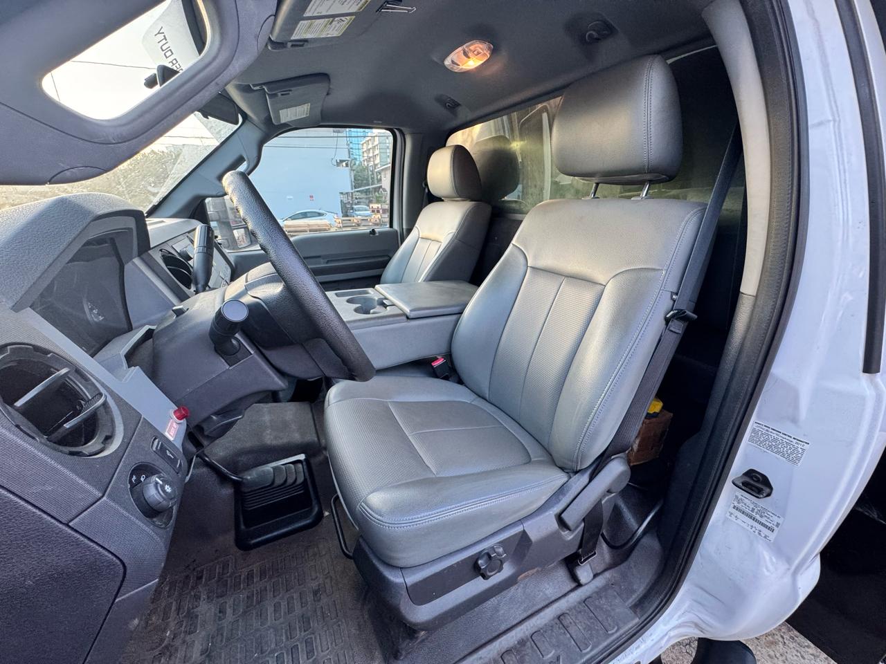 Ford Super Duty F-550 DRW 4WD Reg Cab 141" WB 60" CA XLT 2012