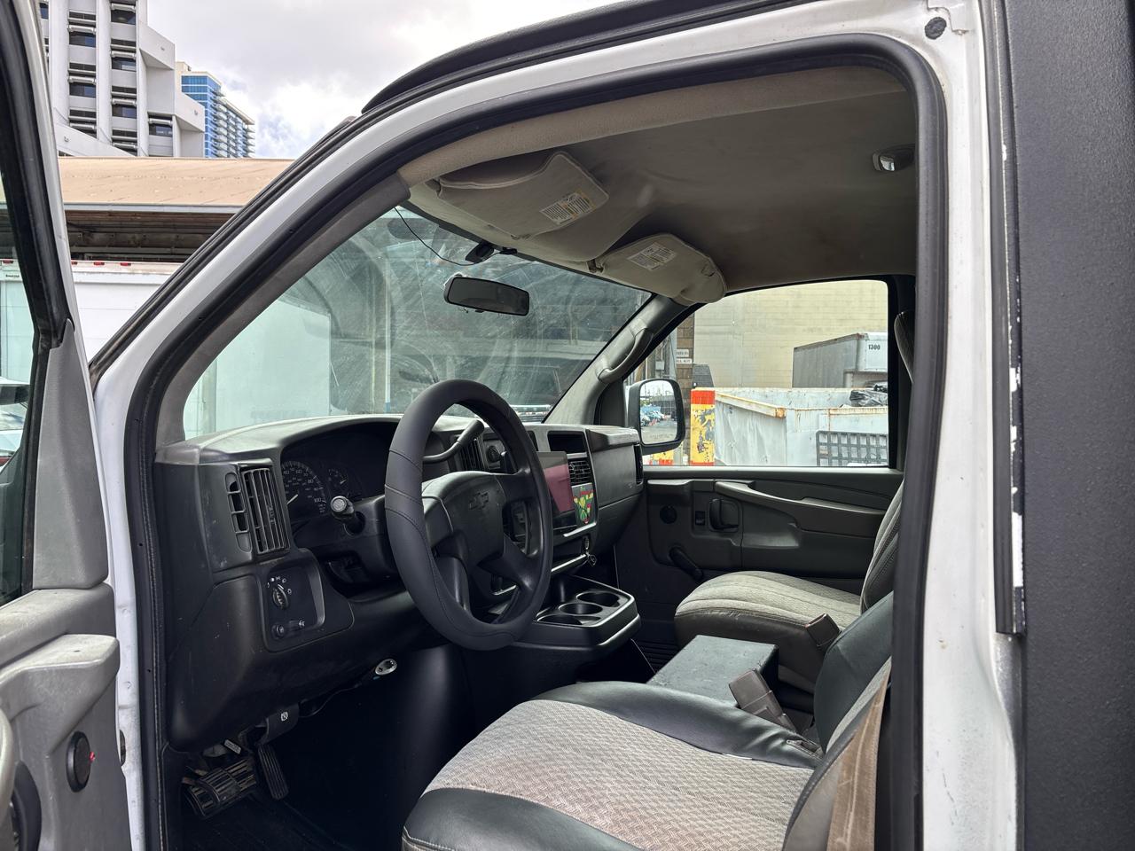 Chevrolet Express Cargo Van RWD 1500 135" 2007