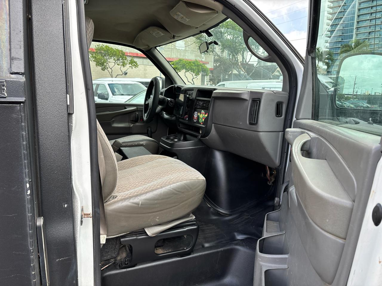 Chevrolet Express Cargo Van RWD 1500 135" 2007