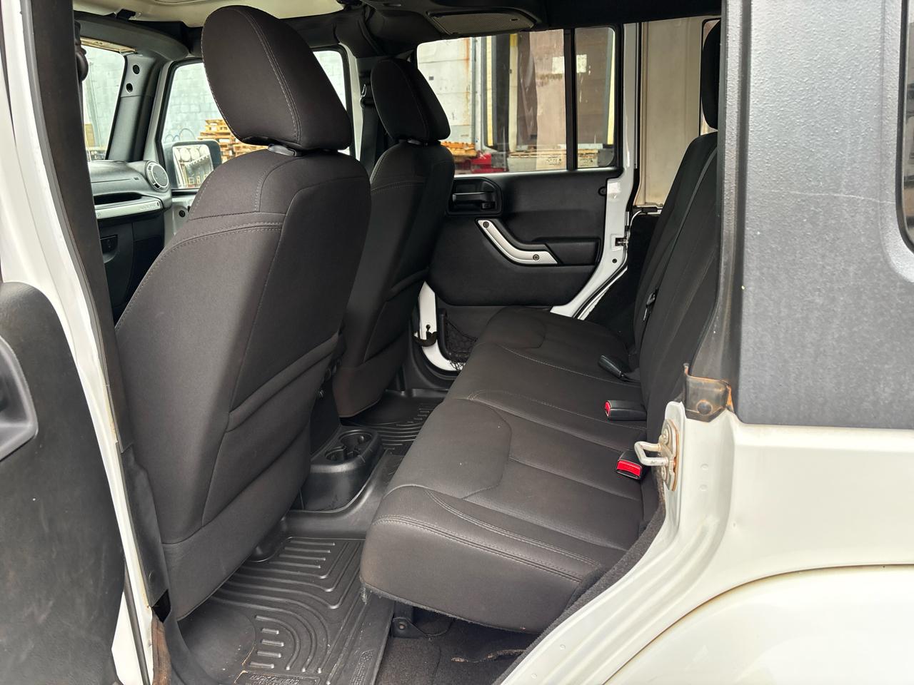 Jeep Wrangler Unlimited 4WD 4dr Sahara 2016