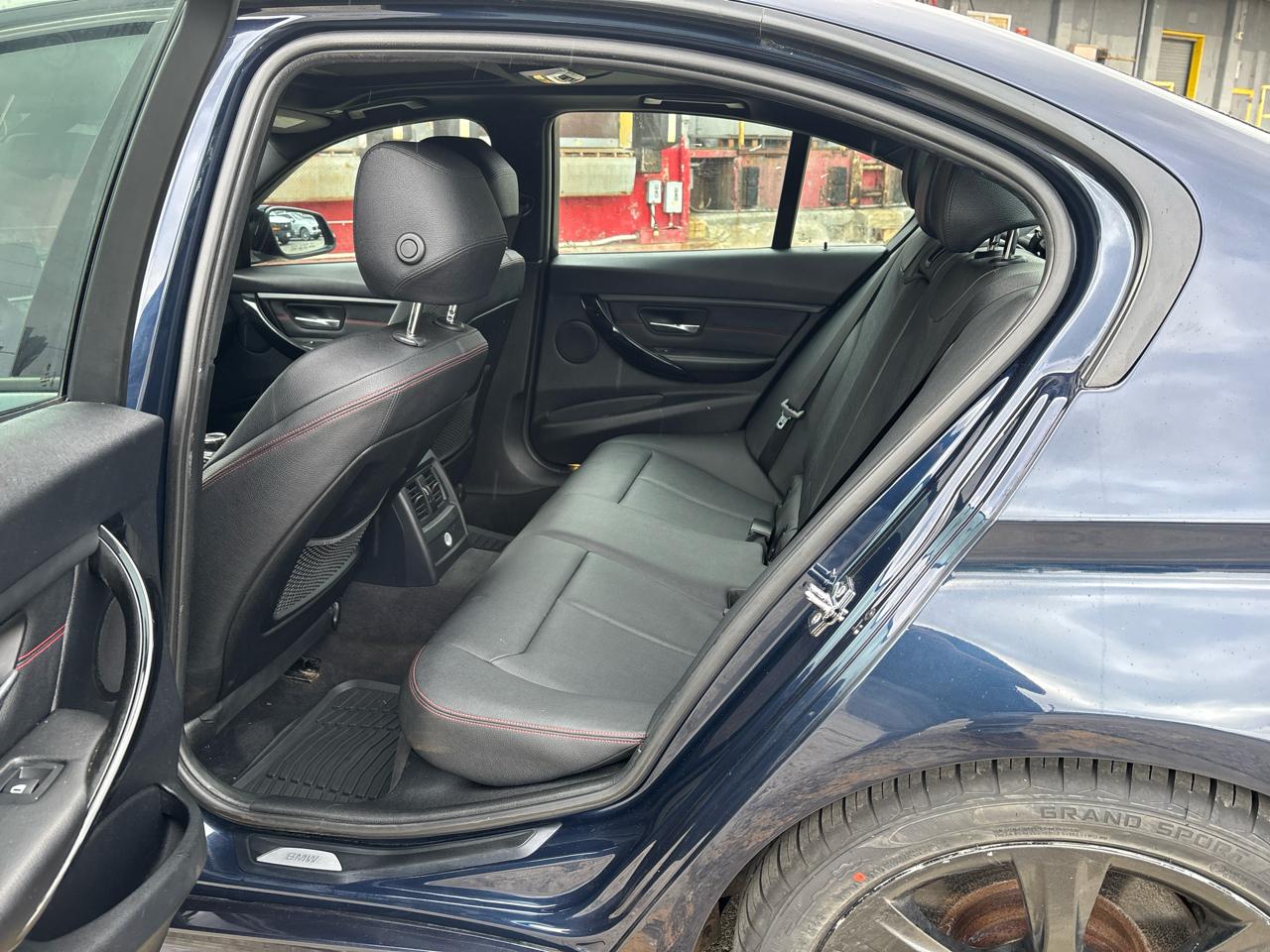 BMW 3 Series 4dr Sdn 335i RWD 2012