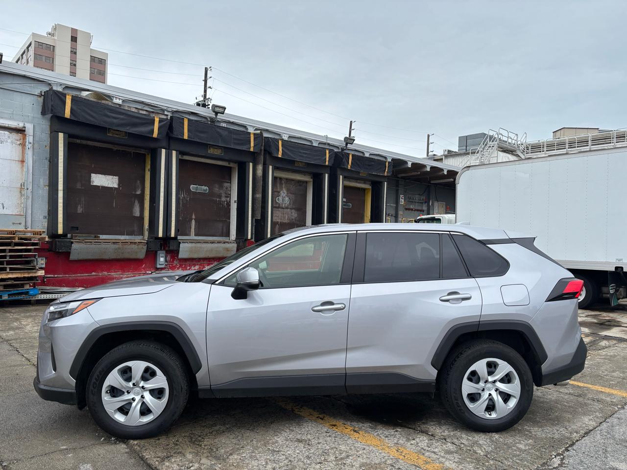 Toyota RAV4 LE FWD (Natl) 2025