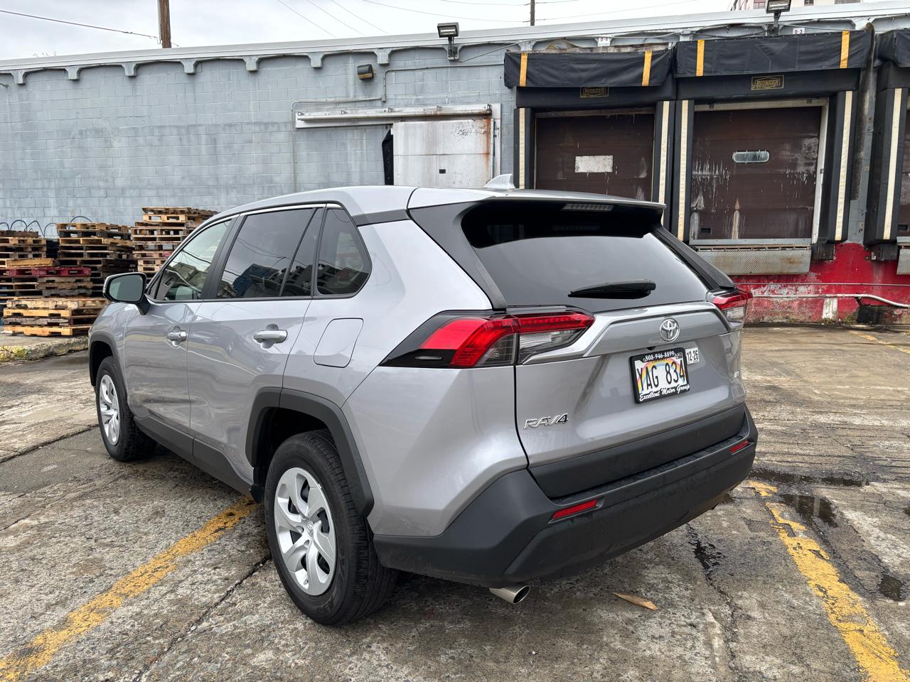 Toyota RAV4 LE FWD (Natl) 2025