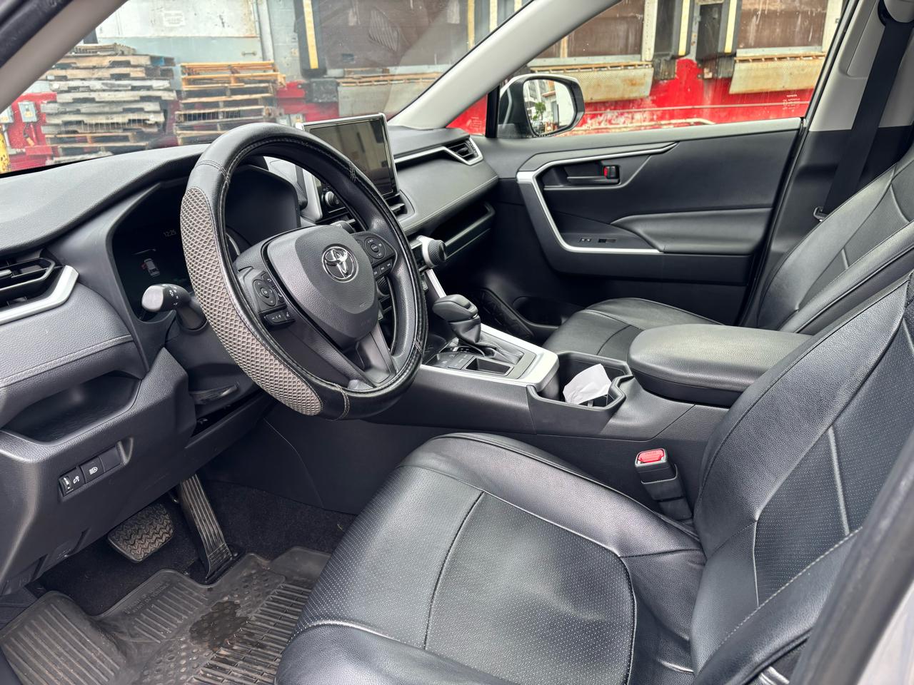 Toyota RAV4 LE FWD (Natl) 2025