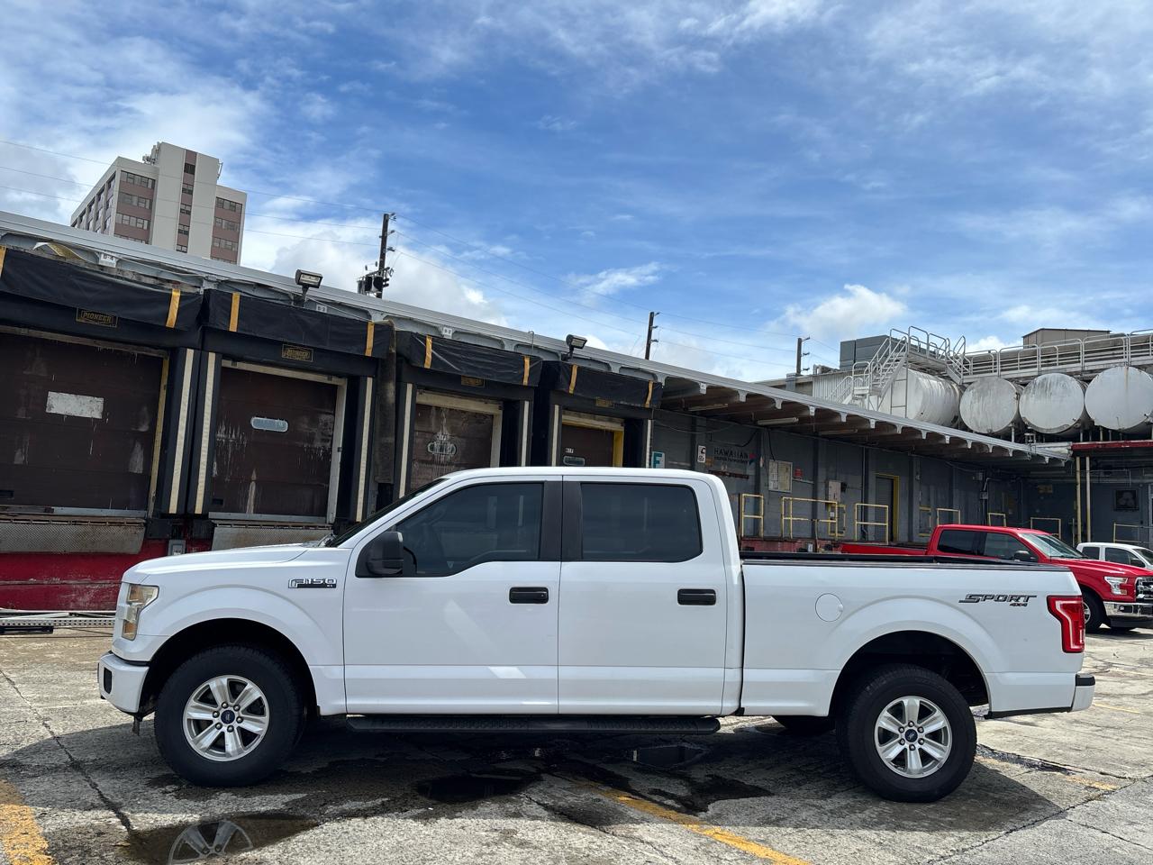 Ford F-150 4WD SuperCrew 157" Lariat w/HD Payload Pkg 2015