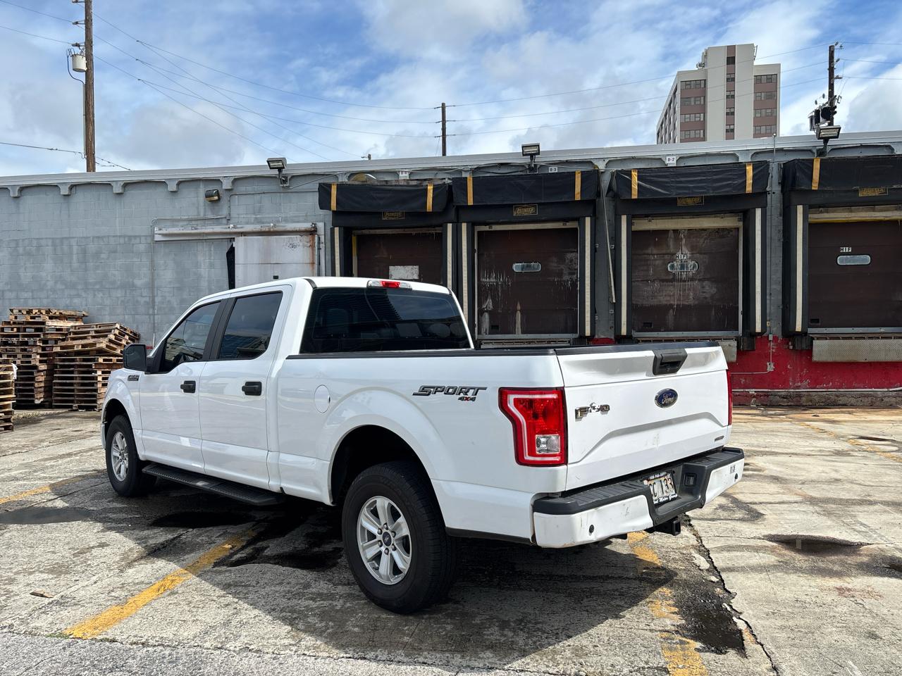 Ford F-150 4WD SuperCrew 157" Lariat w/HD Payload Pkg 2015