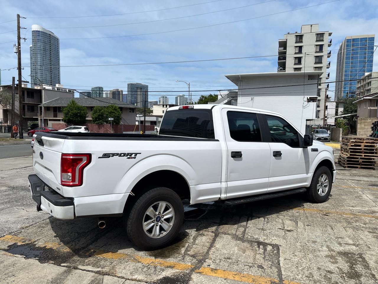 Ford F-150 4WD SuperCrew 157" Lariat w/HD Payload Pkg 2015