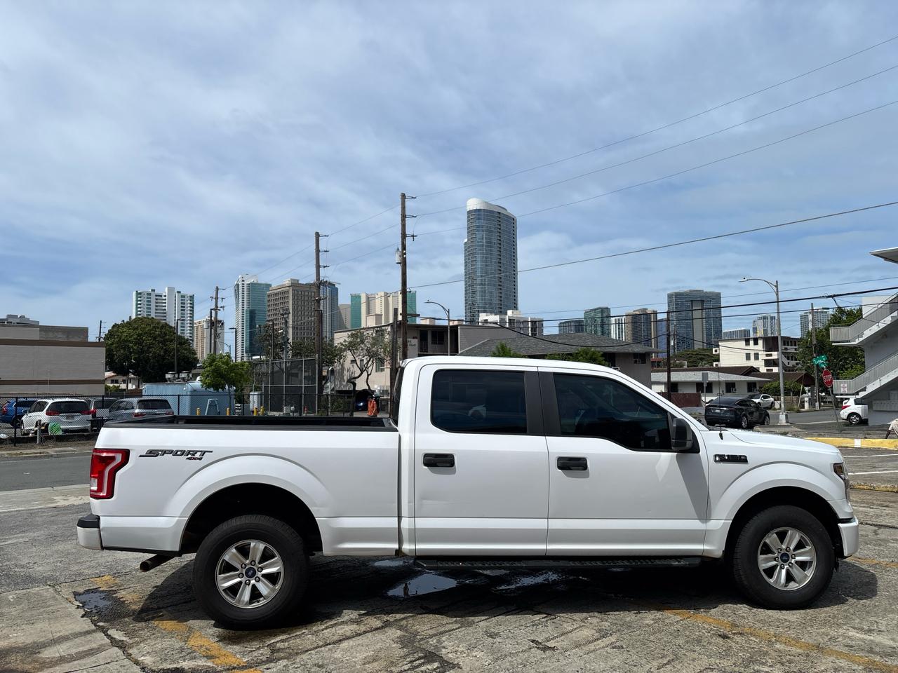 Ford F-150 4WD SuperCrew 157" Lariat w/HD Payload Pkg 2015