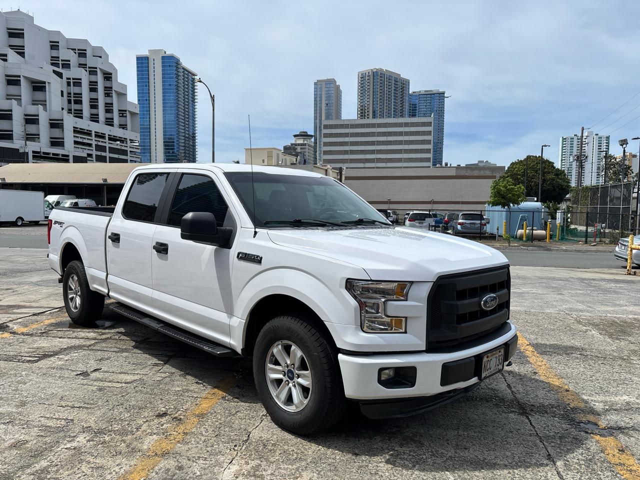 Ford F-150 4WD SuperCrew 157" Lariat w/HD Payload Pkg 2015