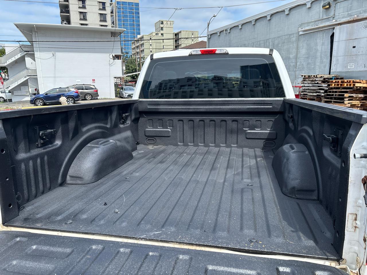 Ford F-150 4WD SuperCrew 157" Lariat w/HD Payload Pkg 2015