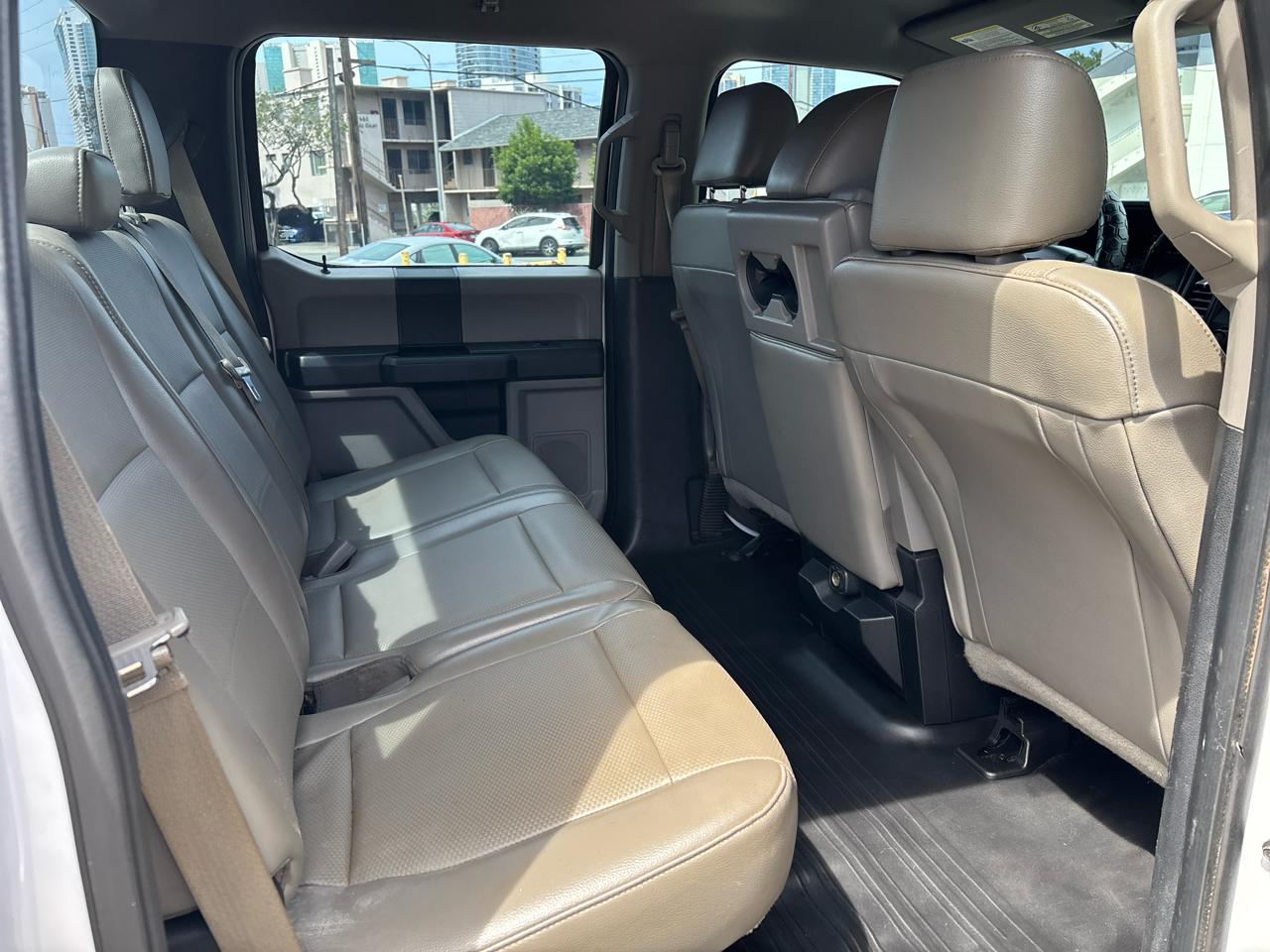 Ford F-150 4WD SuperCrew 157" Lariat w/HD Payload Pkg 2015