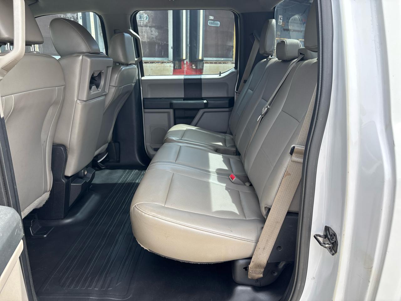 Ford F-150 4WD SuperCrew 157" Lariat w/HD Payload Pkg 2015