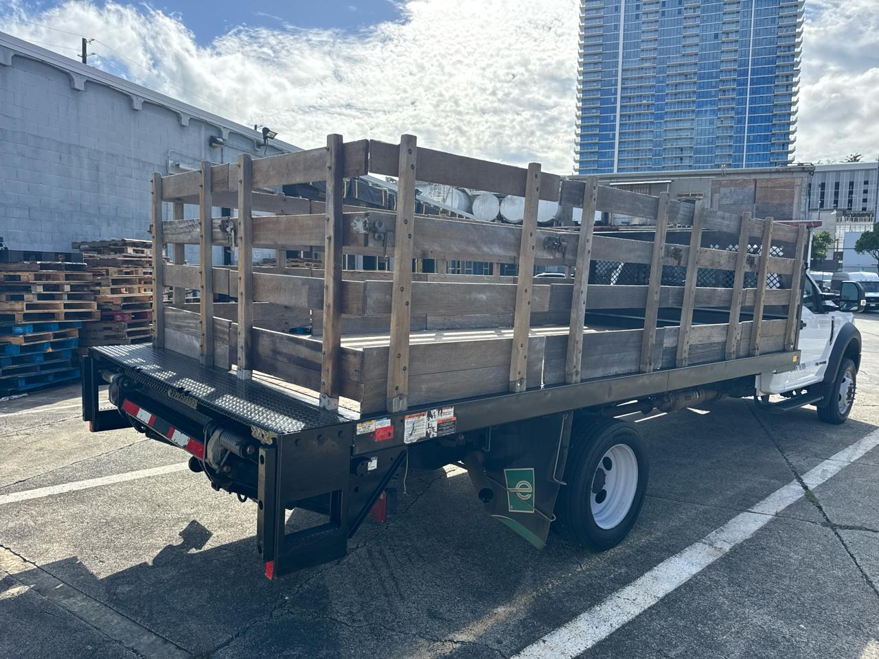 Ford Super Duty F-550 DRW XLT 4WD Reg Cab 145" WB 60" CA 2022