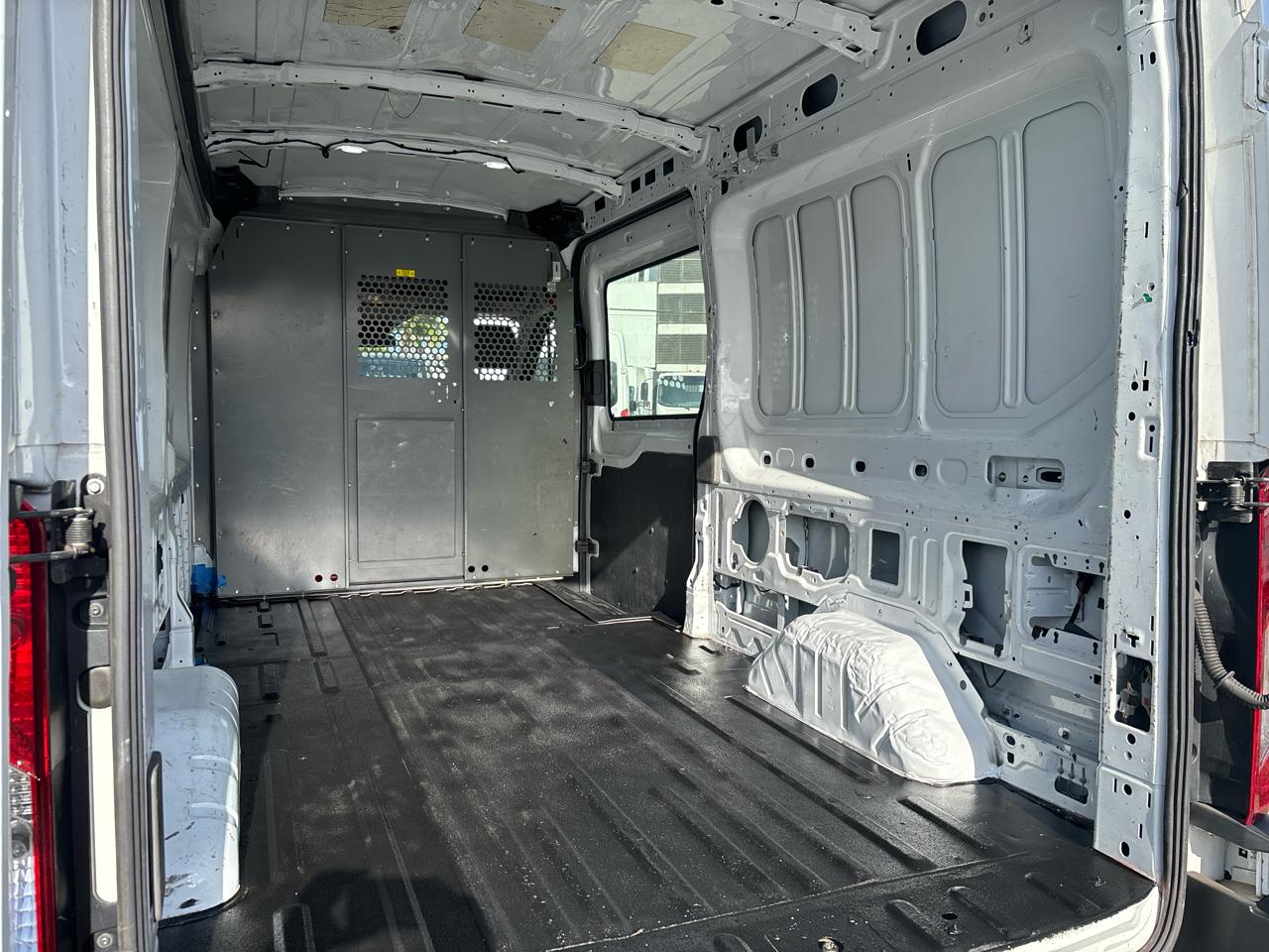 Ford Transit Cargo Van T-250 130" Med Rf 9070 GVWR RWD 2020