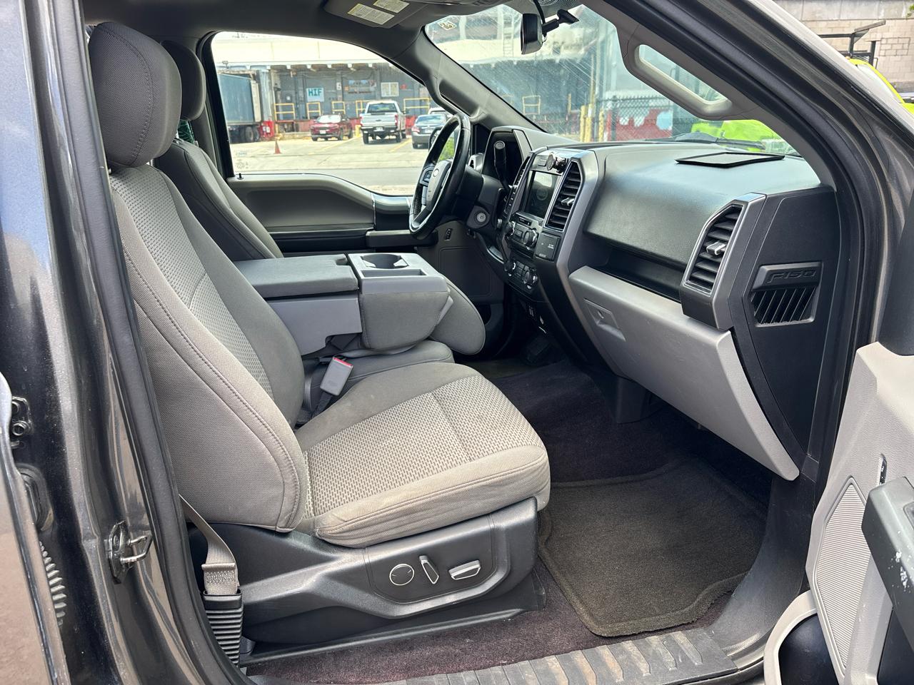 Ford F-150 2WD SuperCrew 145" XLT 2017