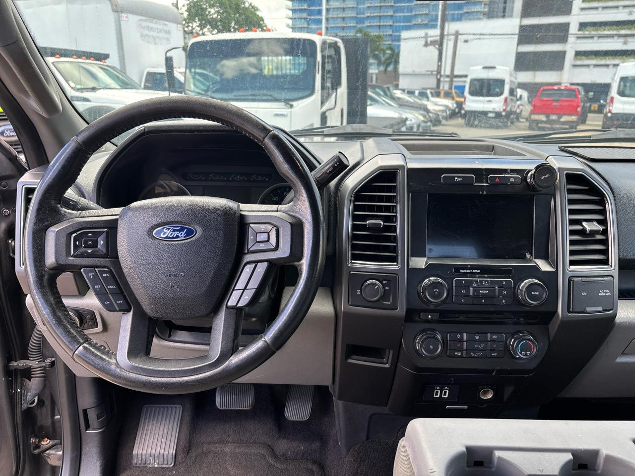 Ford F-150 2WD SuperCrew 145" XLT 2017