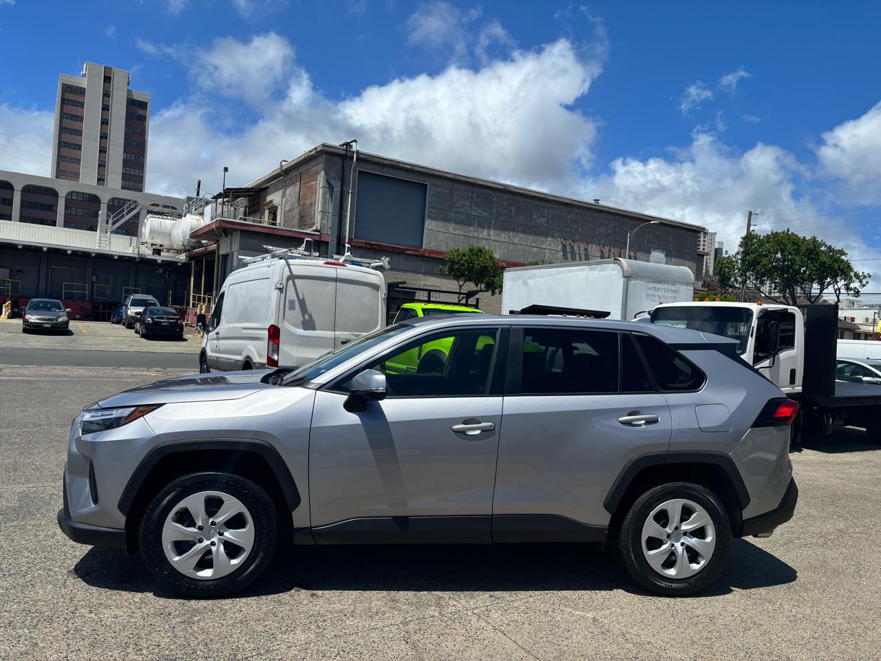 Toyota RAV4 LE FWD (Natl) 2023