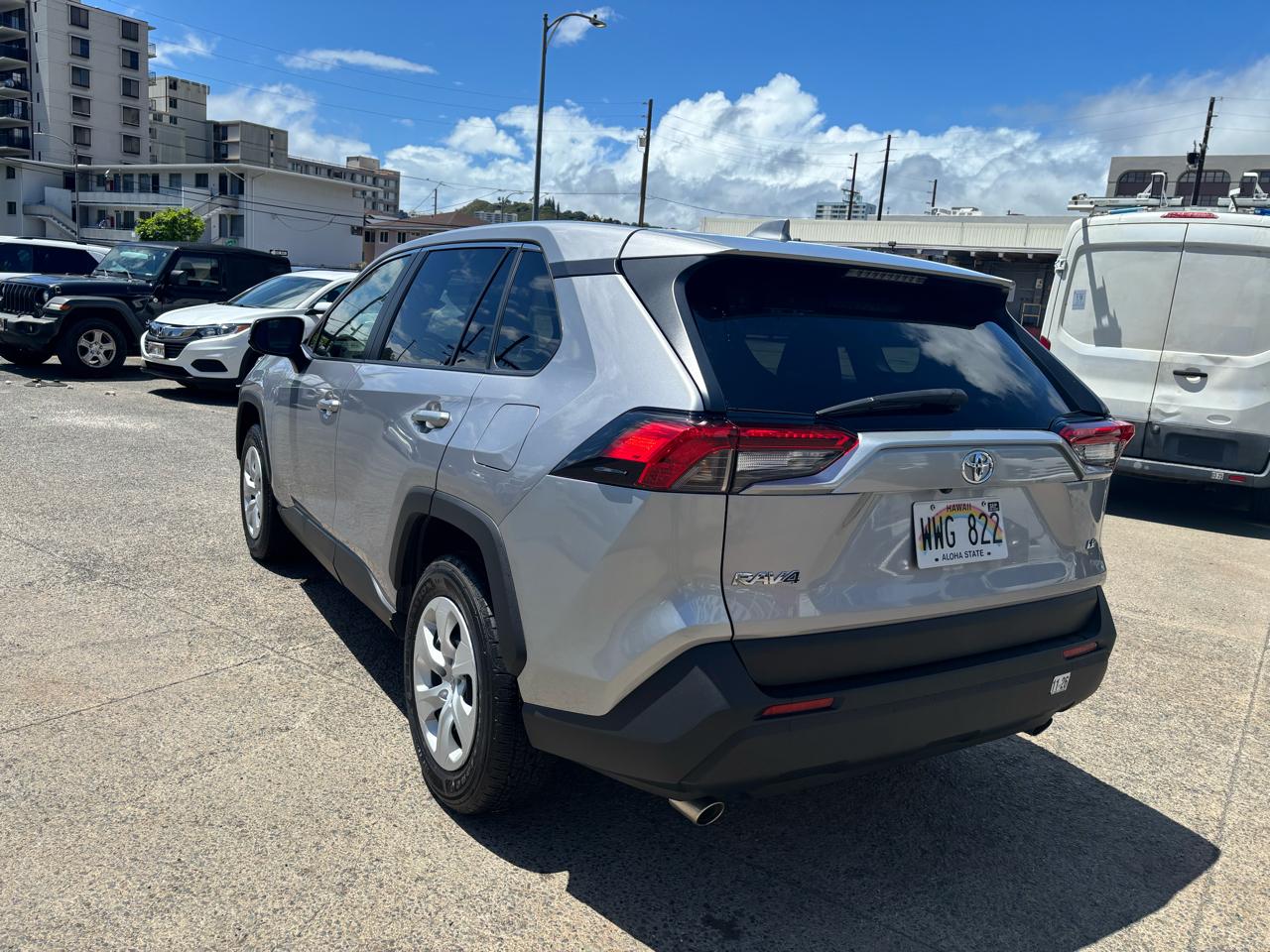 Toyota RAV4 LE FWD (Natl) 2023