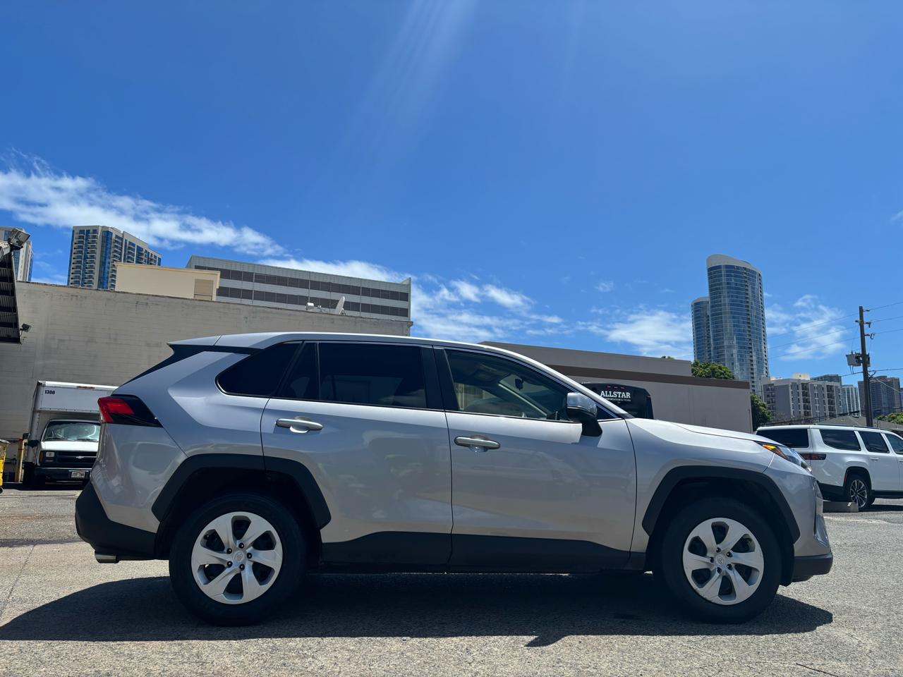 Toyota RAV4 LE FWD (Natl) 2023
