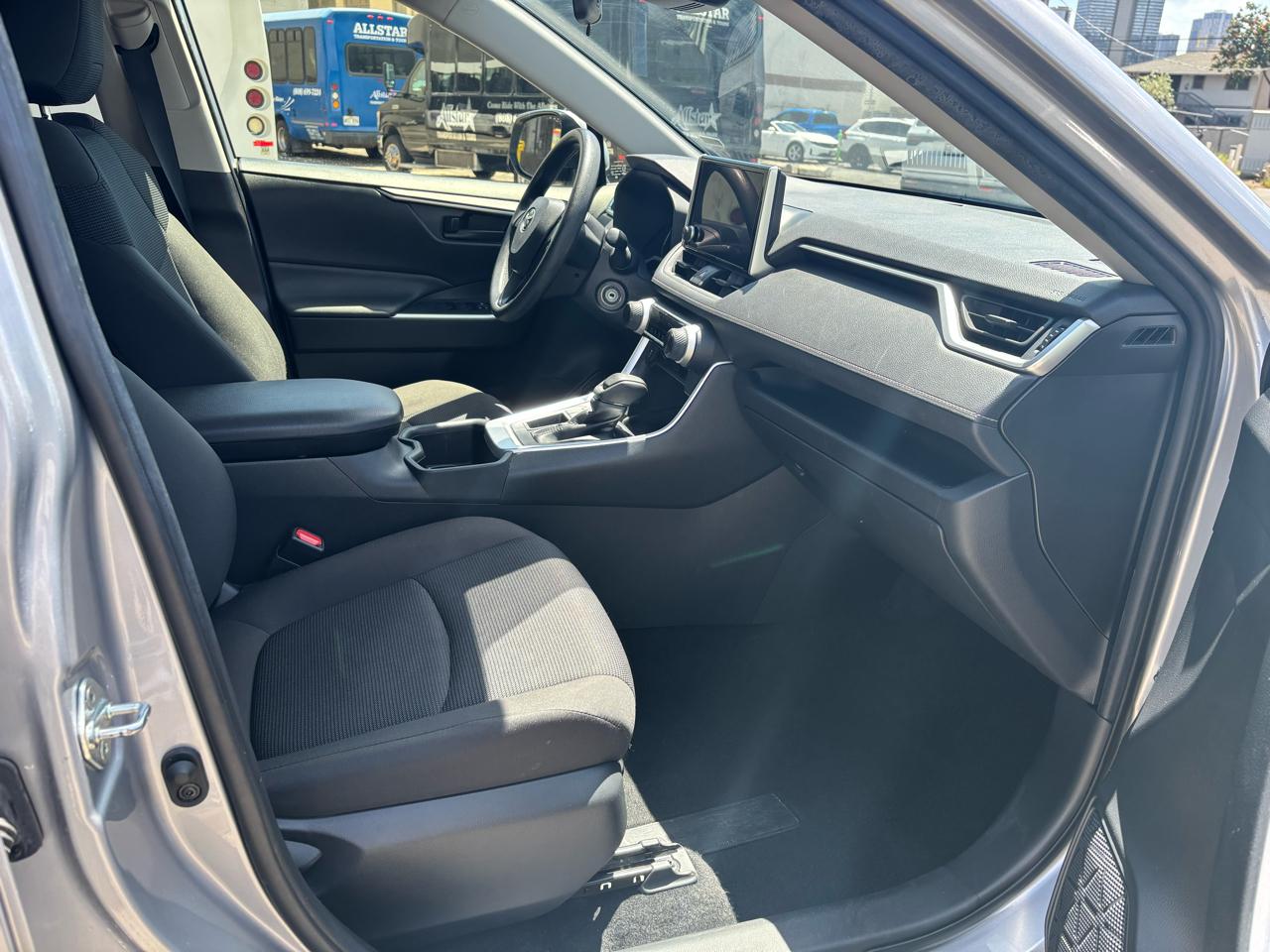 Toyota RAV4 LE FWD (Natl) 2023