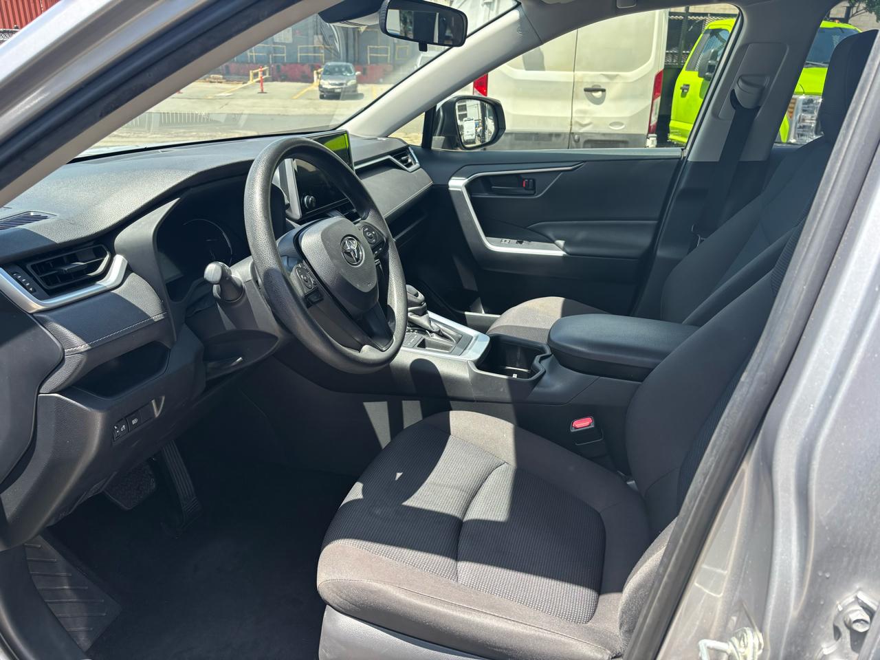 Toyota RAV4 LE FWD (Natl) 2023