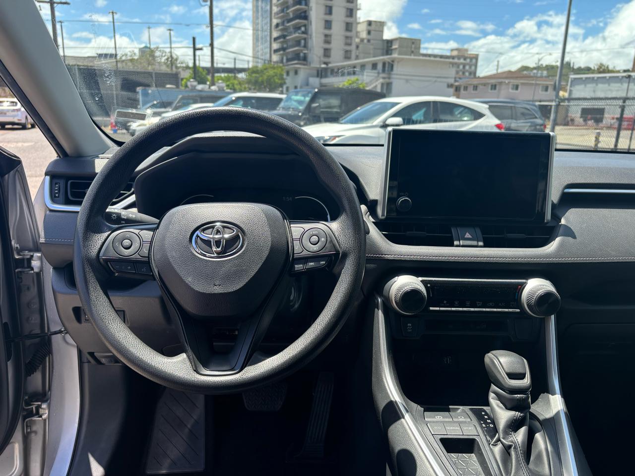 Toyota RAV4 LE FWD (Natl) 2023