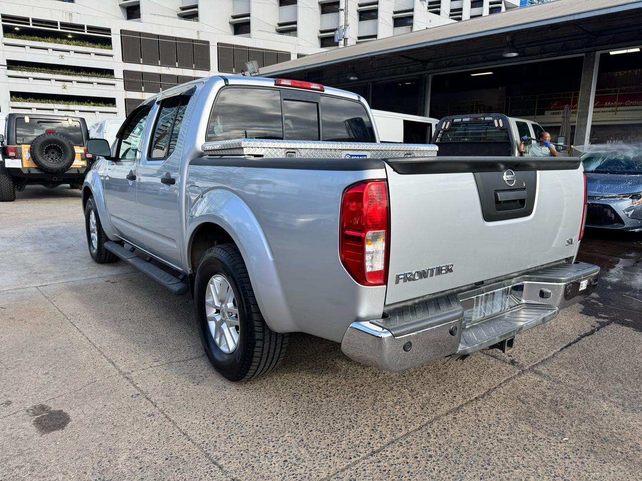 Nissan Frontier 2WD Crew Cab SWB Auto SV 2015